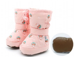 baby booties in pink with little bear